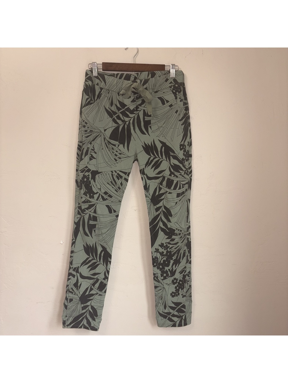Bella Amore Italian Made Women’s S/M Tropical Leaf Print Drawstring Pants Casual